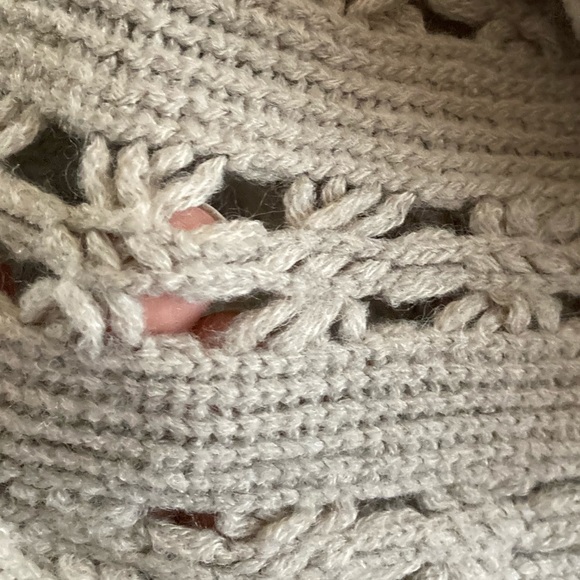 Shawl like scarf - Picture 3 of 8